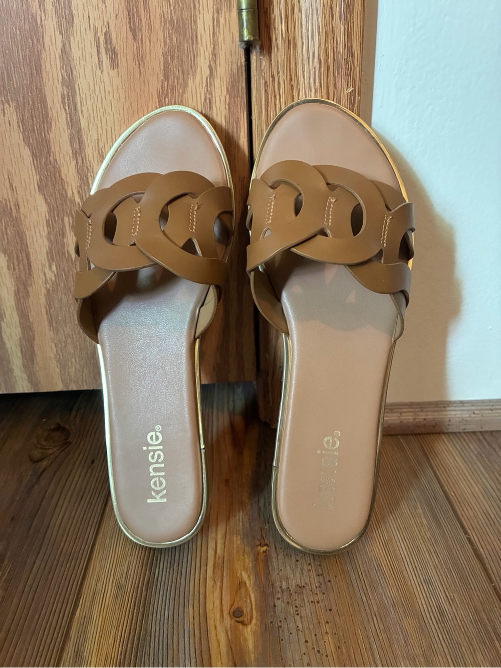 Kensie Brown Chainlink Gold Trim Slide Slip-On Sandals